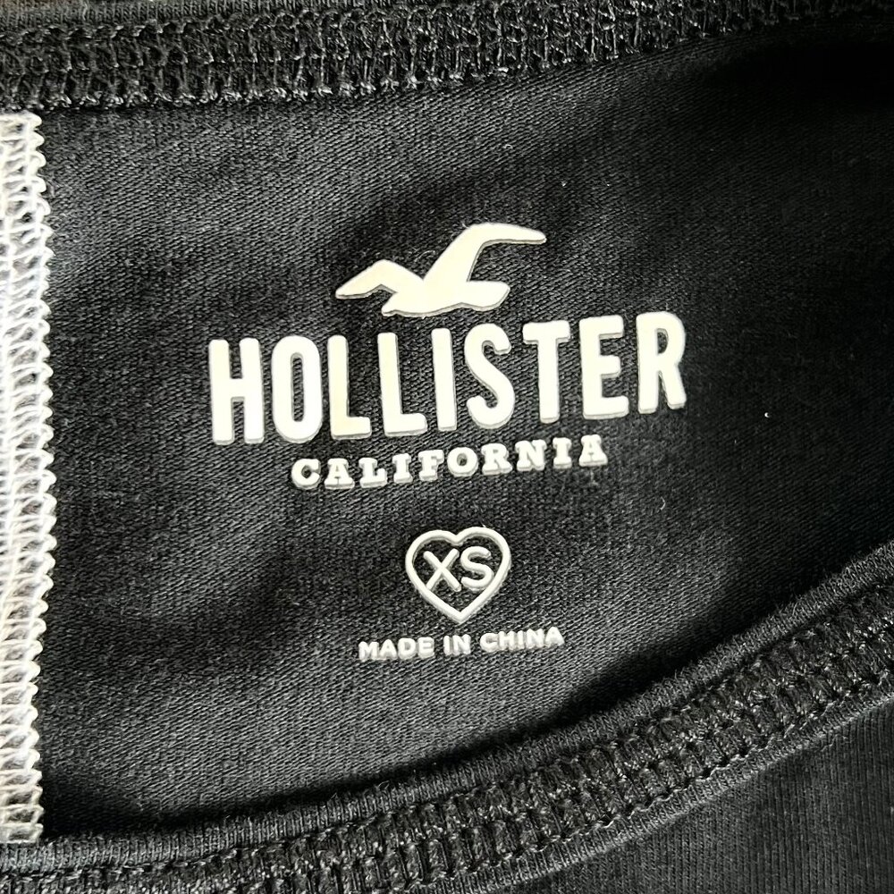 Hollister Women's Colorblock Black & White Skull Cropped Baby Tee Size XS - Picture 6 of 6